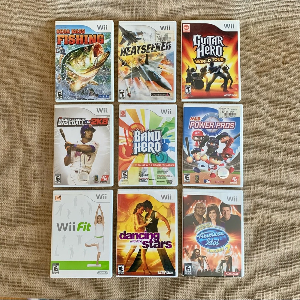 Bundle of 9 Wii Games, 3 Wii Nunchuks and 2 Controller Cases
